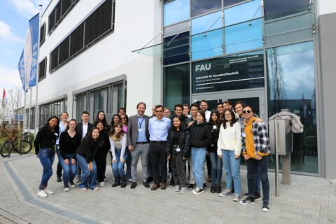 Zum Artikel "Internationale Zusammenarbeit und Wissensaustausch: Einblicke in den Besuch einer kolumbianischen Forschungsgruppe am Lehrstuhl für Kunststofftechnik (LKT) "