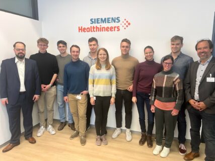 Zum Artikel "Acht Studierende zu Besuch bei Siemens Healthineers"