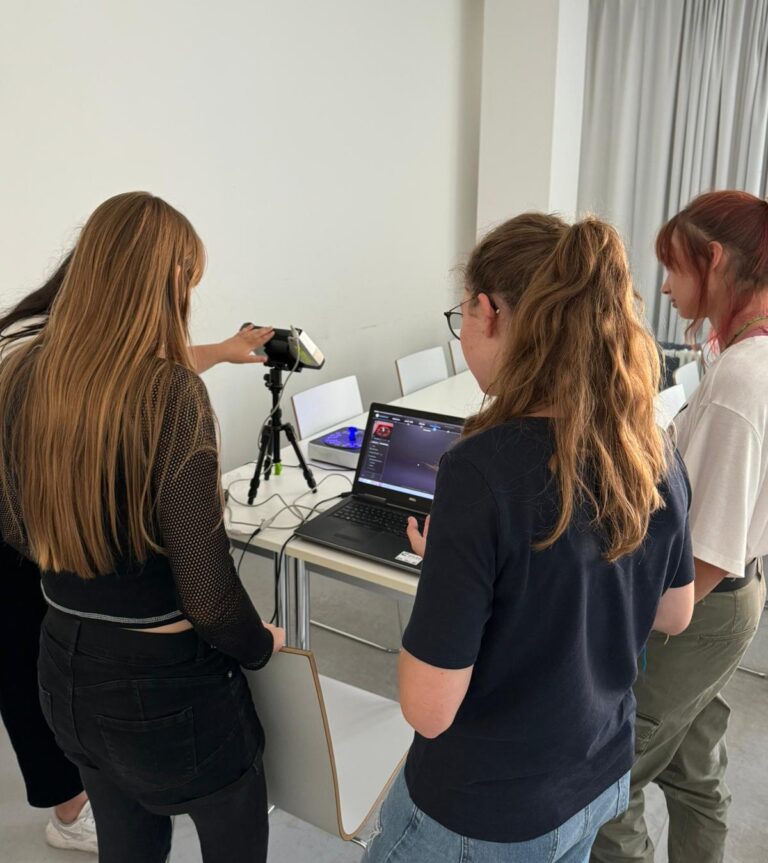 Mädchen-und-Technik Praktikum 2024